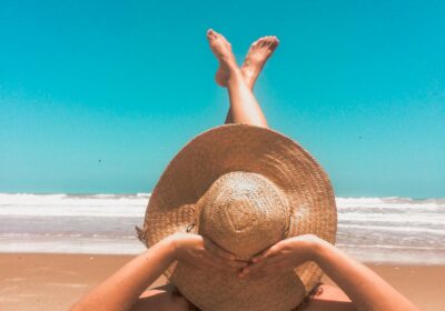 Comment bien choisir son maillot de bain quand on a 55 ans et plus?